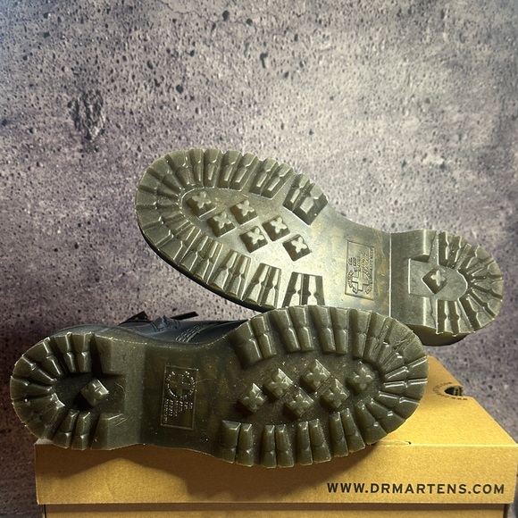 Dr. Martens Women’s Size 8 Black High Shine Leather boots - Picture 8 of 8